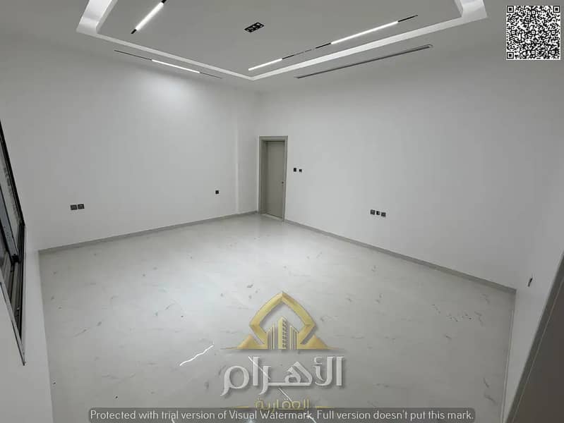 33 821831944-1066x800. webp