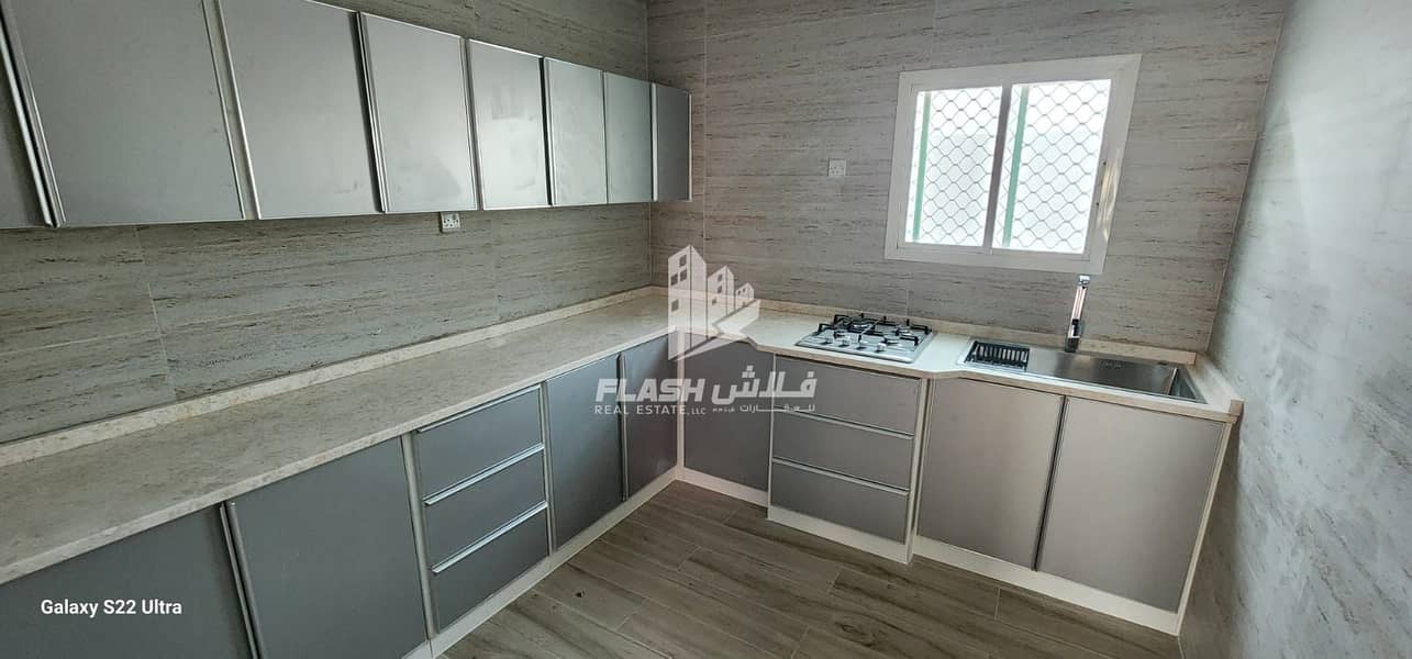 10 6e7511cb-aba3-4d1b-b6be-9d70e9b81948. jpg