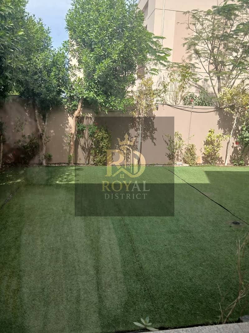 10 79bb495c-d803-4aa0-a7d5-351fb5e0b441. jpg