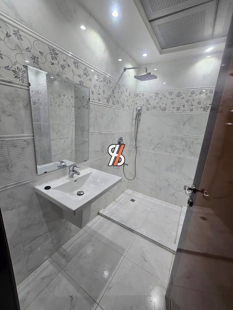 8 bce0d6ba-fe64-4750-96bf-e7cd837be287. jpg