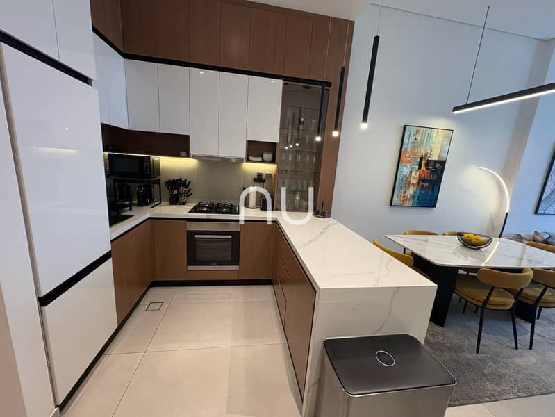 Exquisitely Furnished 1 bed + study in Park Lane - Image 4