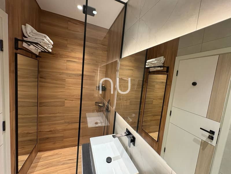 Exquisitely Furnished 1 bed + study in Park Lane - Image 8