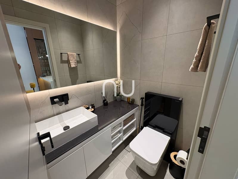 Exquisitely Furnished 1 bed + study in Park Lane - Image 12
