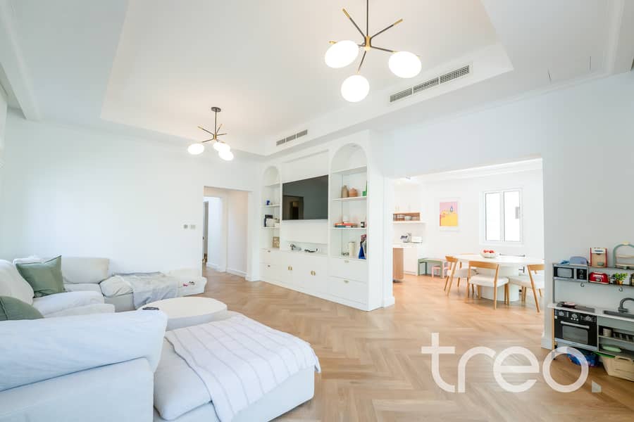 2 Living Room 1. jpg
