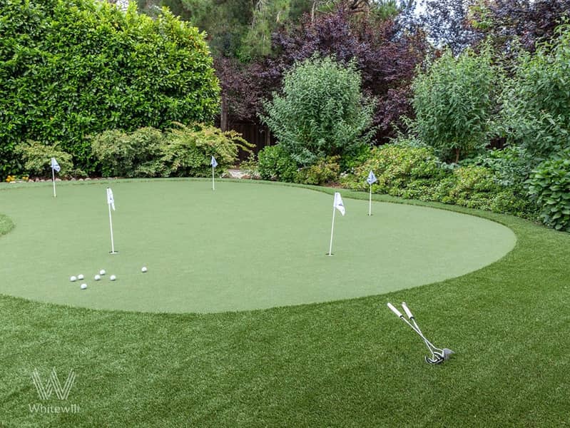 22 1670410076_LIV_LUX_Golf_Putting_Green. jpg