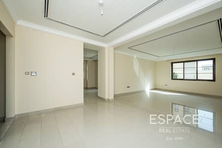 Spacious and Immaculate 4 Bedrooms Villa on Corner Plot in Casa Spacious and Immaculate 4 Bedrooms Villa on Corner Plot in Casa