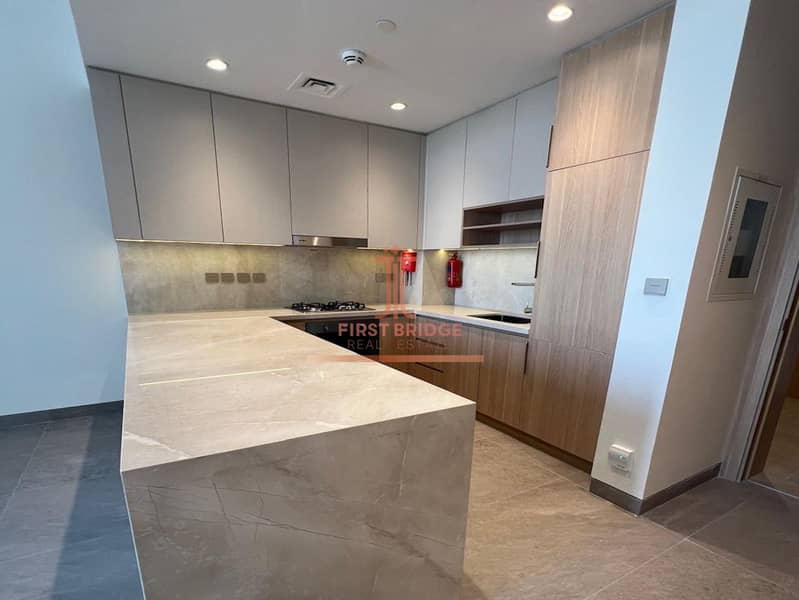 4 Kitchen 1 . jpeg