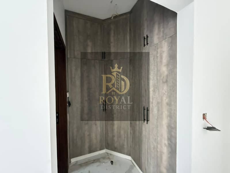 4 8dd104ad-f7f5-48c9-ad28-db811b1f9560. jpg