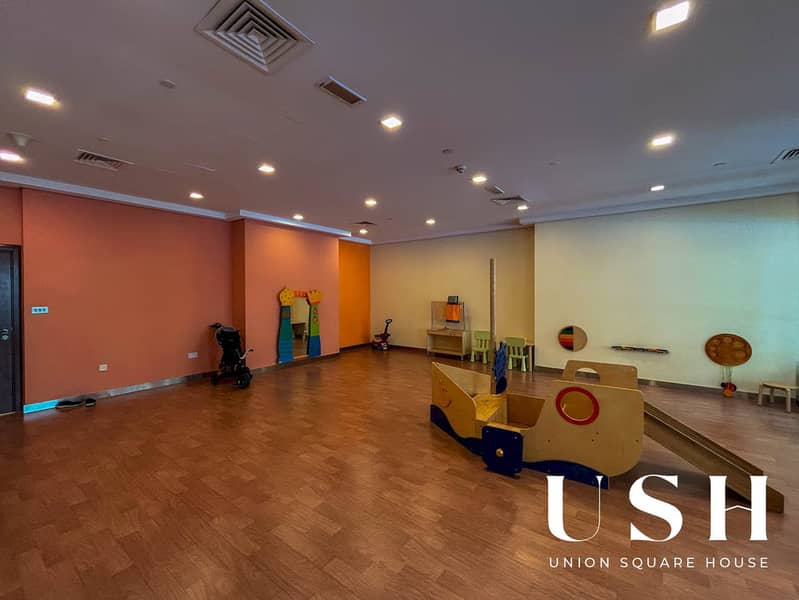 8 kids playing area. jpg