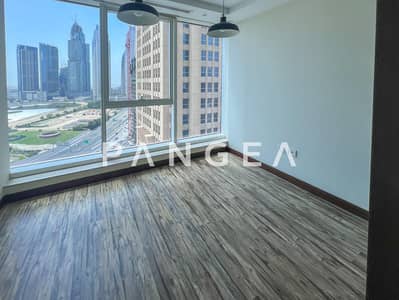 Office for Rent in Business Bay, Dubai - Partitioned | High Floor | Open View