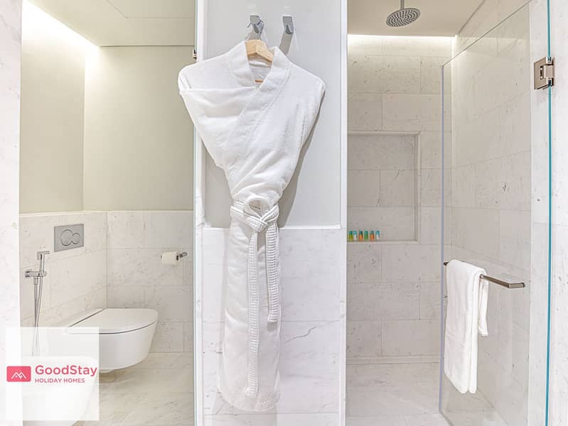 28 Master washroom (1 of 5). jpg