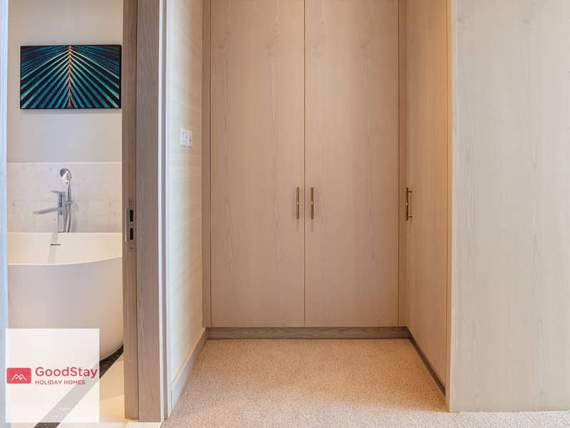 32 Mirror - Cupboard (2 of 2). jpg