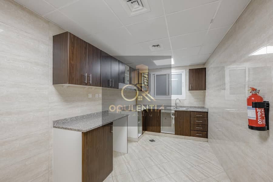 21 Kitchen. jpg