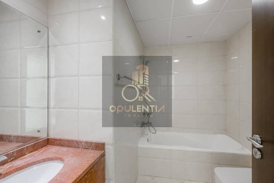 25 Master Bathroom. jpg
