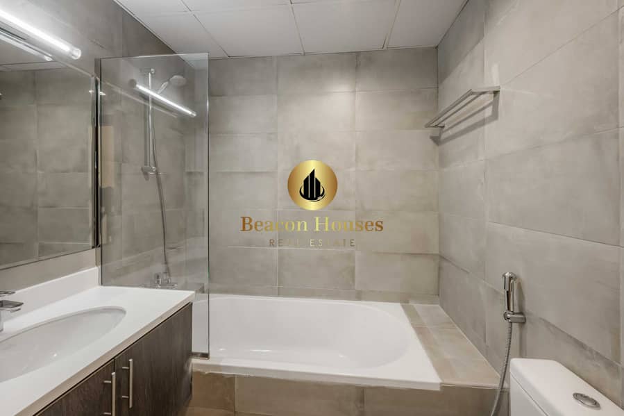 8 Master Bathroom. jpg