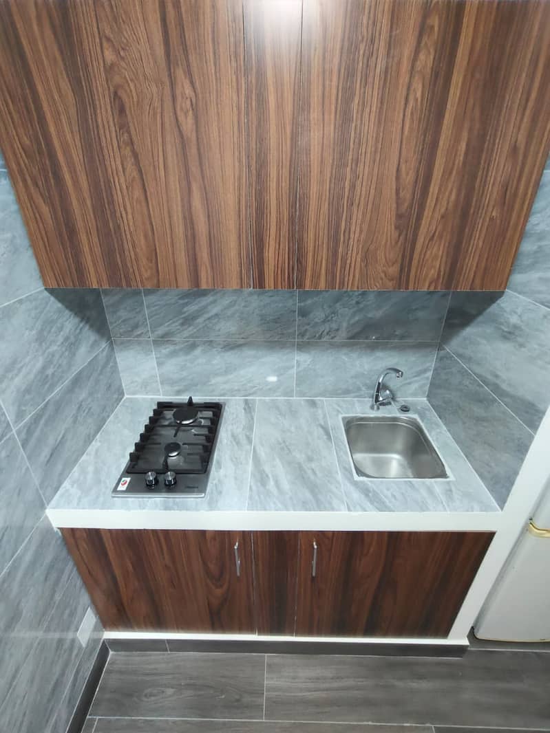 5 KITCHEN. jpeg