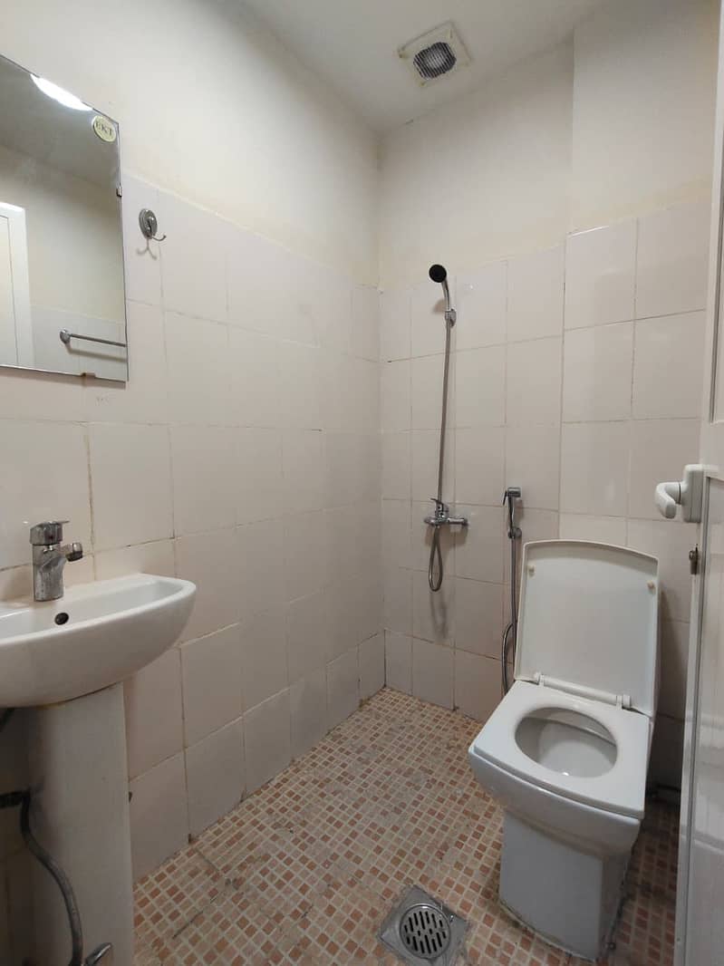6 106 WASHROOM. jpeg