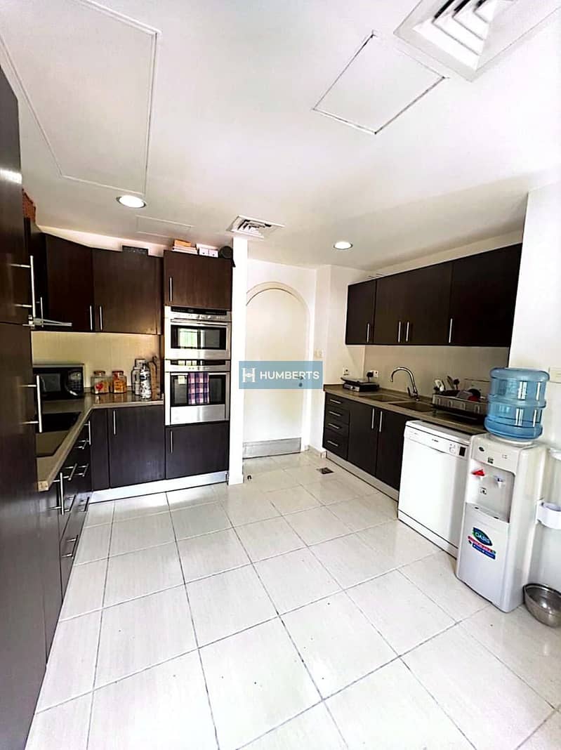 12 Kitchen 2. jpeg