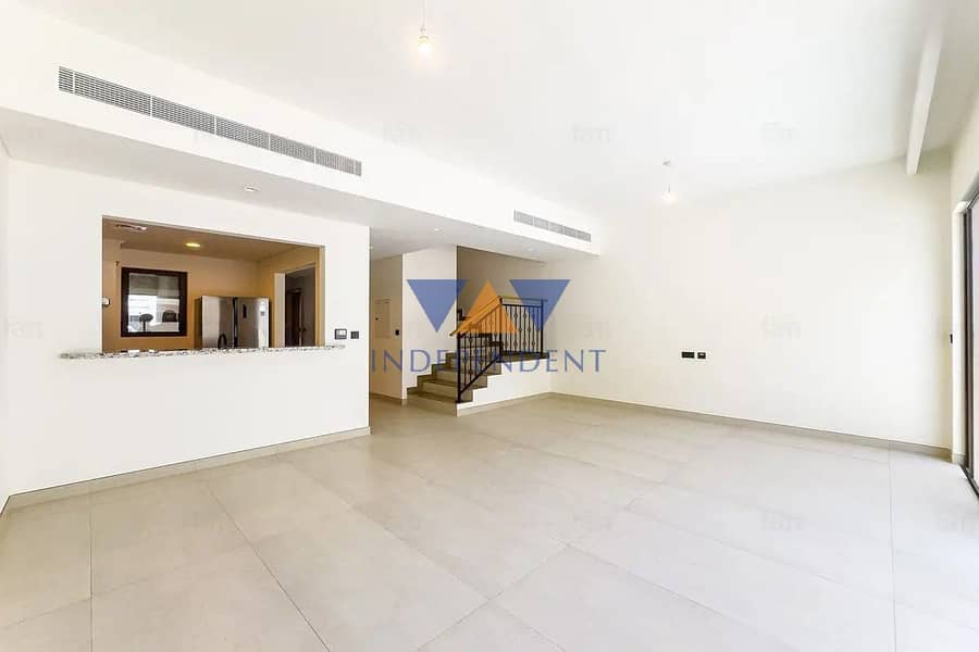 6 Livingroom 2. jpg