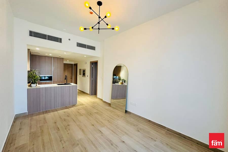 VACANT | BIG STORAGE ROOM | VILLA VIEW - Image 5