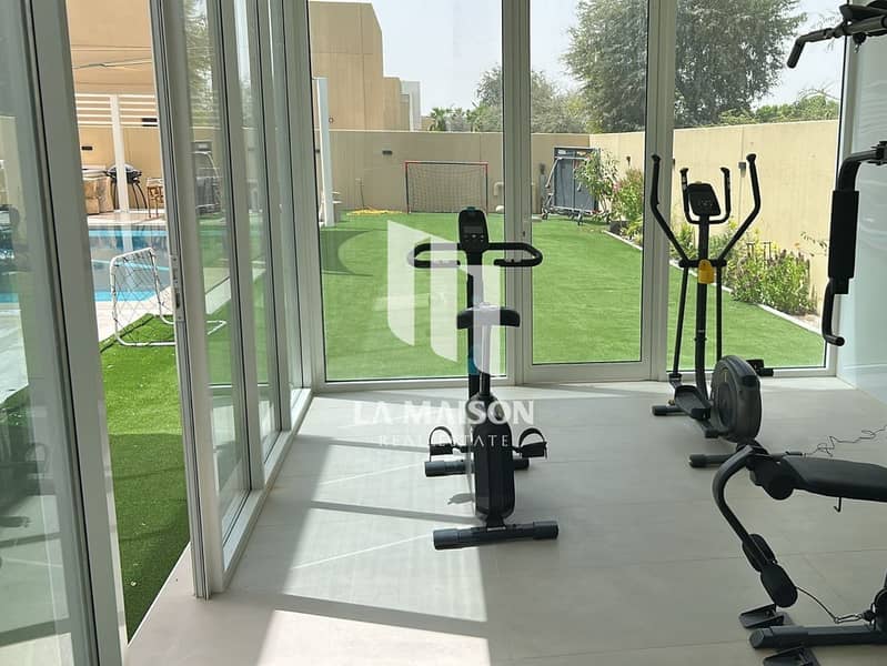 Single Row | Corner | 4BR with Pool and GYM - Image 15