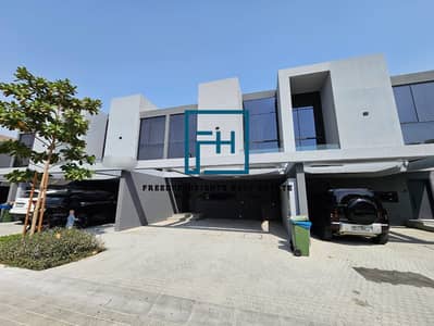 3 Bedroom Townhouse for Sale in Tilal City, Sharjah - d828bcea-0b55-4e91-b861-9c418f7baa02. jpg 3 Bedroom Townhouse for Sale in Tilal City, Sharjah - d828bcea-0b55-4e91-b861-9c418f7baa02. jpg