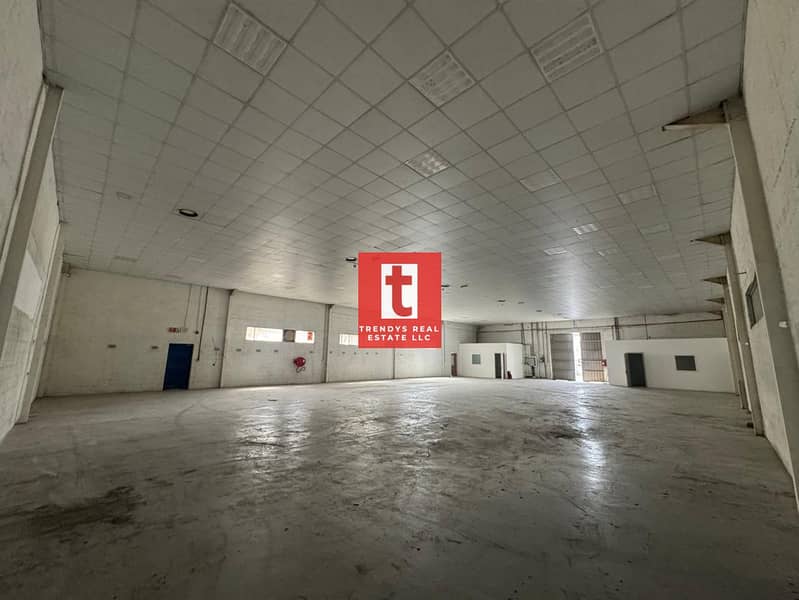 Facing Main Road Huge Independent warehouse with Cold Storage Ras Al Khor - View 3