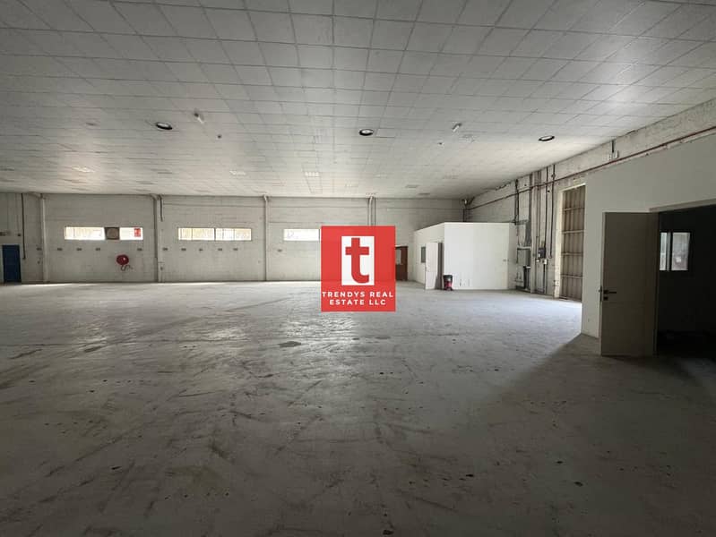 Facing Main Road Huge Independent warehouse with Cold Storage Ras Al Khor - View 4