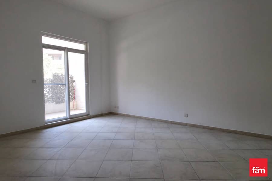 Rare Spacious Layout| Vacant |Upgrade Potential Rare Spacious Layout| Vacant |Upgrade Potential