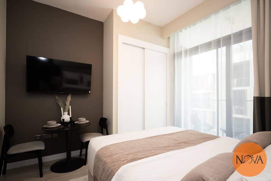 Stylish and fully furnished | 5 Min to Metro | Prime Waterfront Location | Vacant since July - Image 4