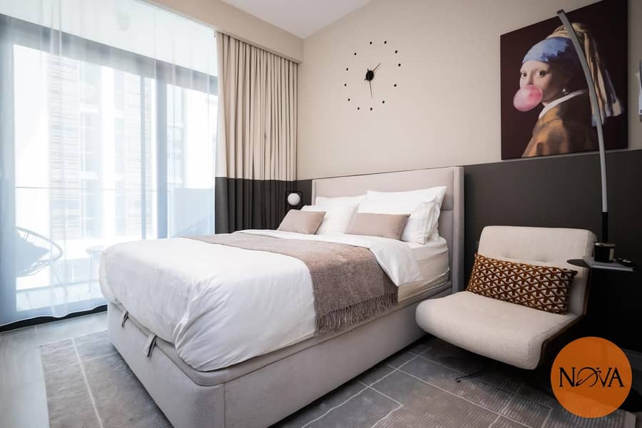 Stylish and fully furnished | 5 Min to Metro | Prime Waterfront Location | Vacant since July - Image 5