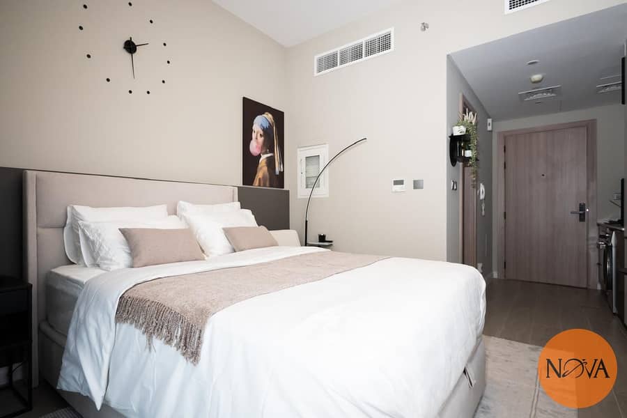 Stylish and fully furnished | 5 Min to Metro | Prime Waterfront Location | Vacant since July - Image 7