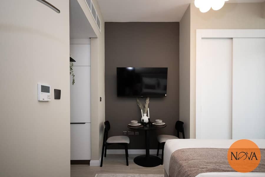 Stylish and fully furnished | 5 Min to Metro | Prime Waterfront Location | Vacant since July - Image 8