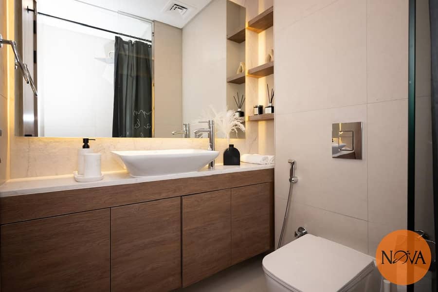 Stylish and fully furnished | 5 Min to Metro | Prime Waterfront Location | Vacant since July - Image 14