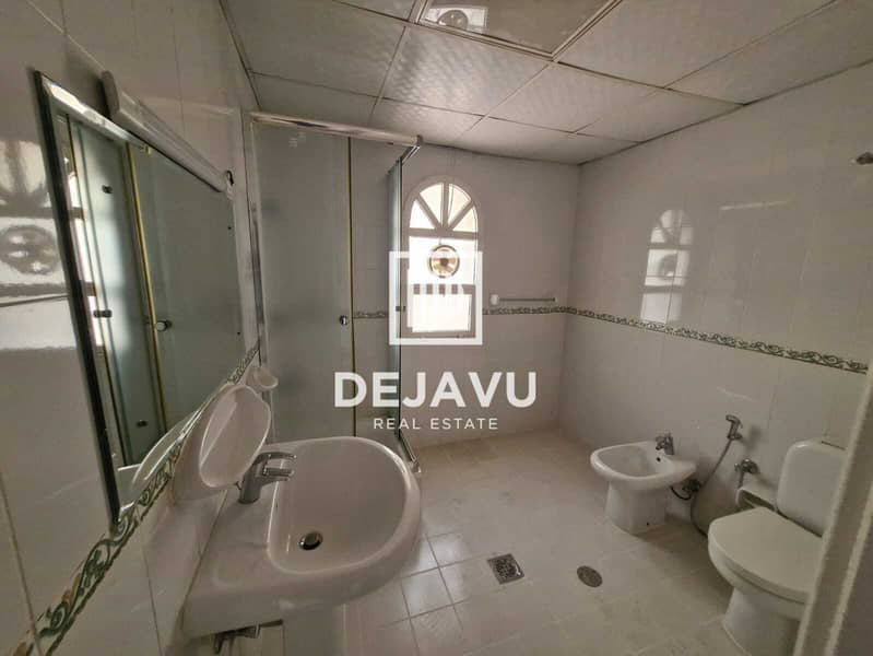 12 4daa05c0-829f-4852-93ec-d230f04e2fef. jpg