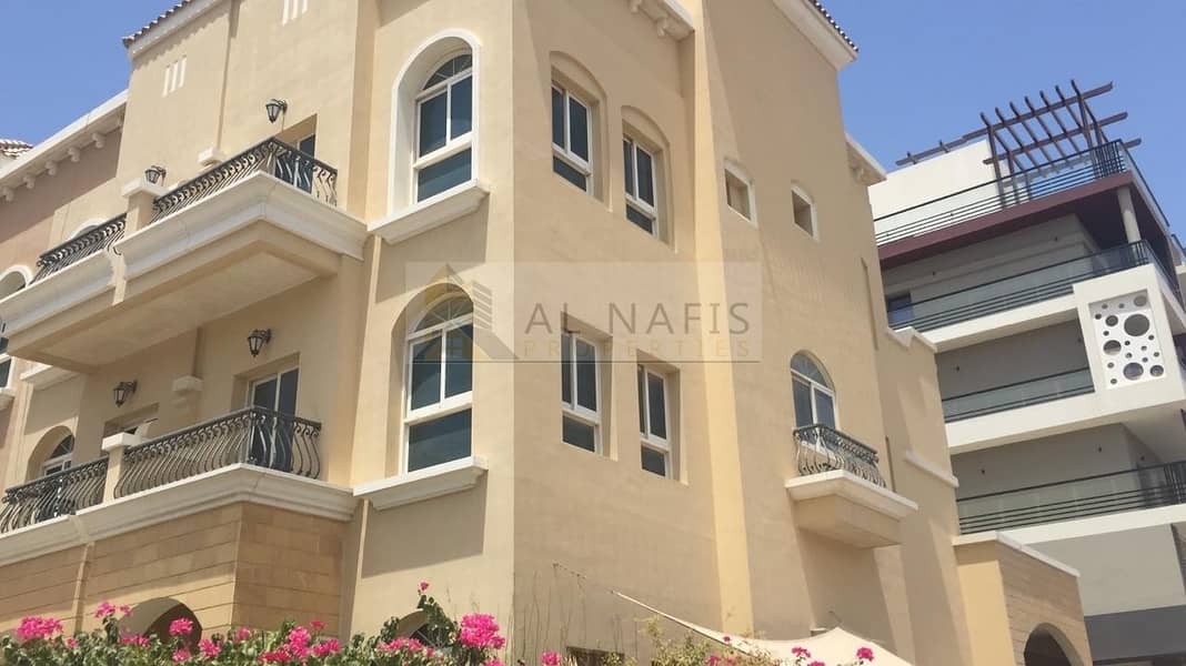Corner Large 3 Bed+M+S Townhouse| Fully Upgraded