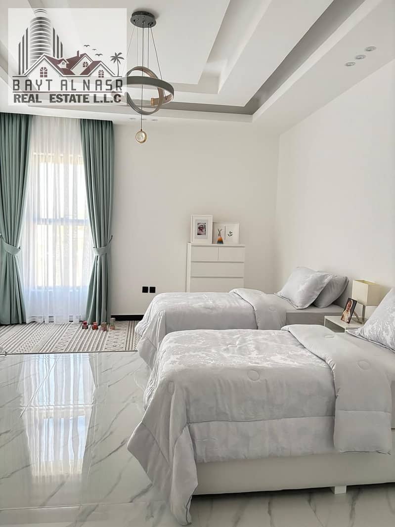 6 bed1. jpeg