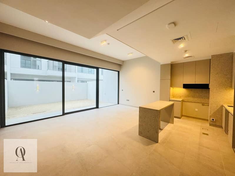 2 Hall & Kitchen 2. jpeg