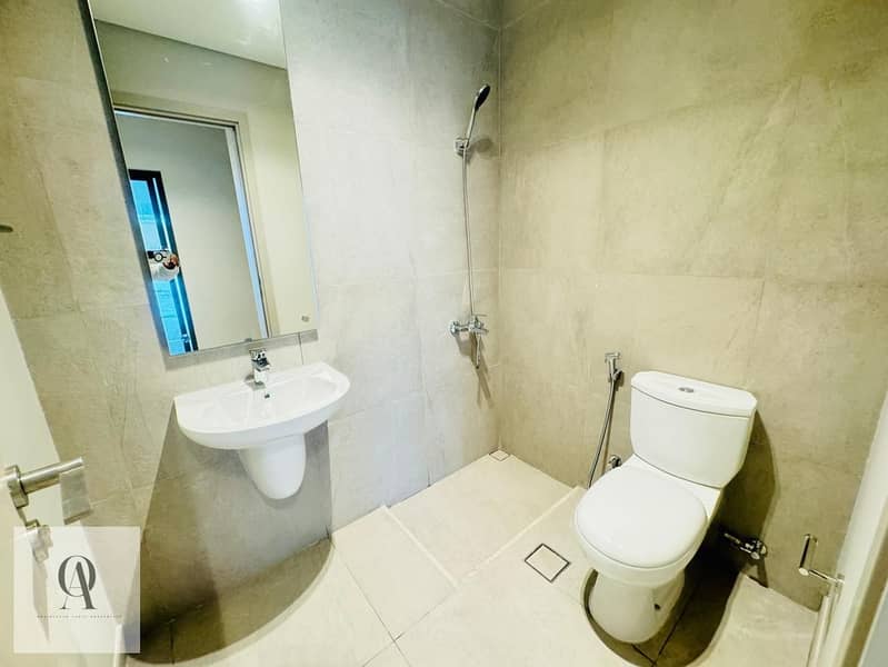 10 Maids bathroom. jpeg