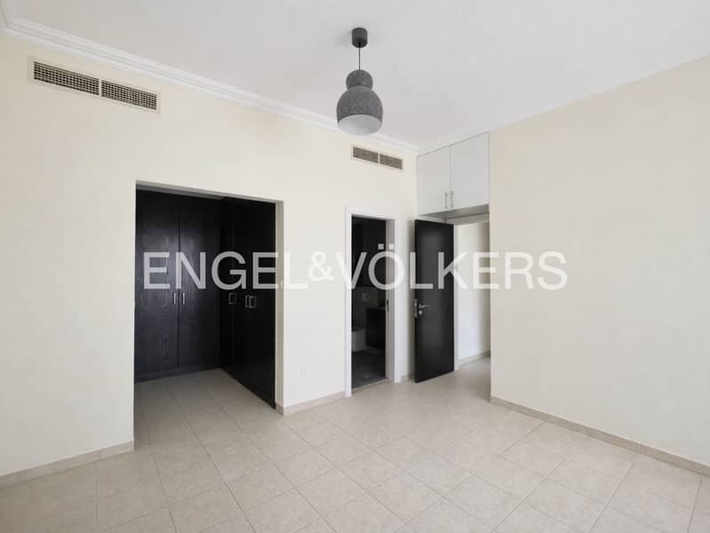 Upgraded | 2 Parkings | Chiller Free Upgraded | 2 Parkings | Chiller Free