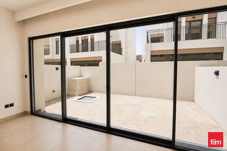5 Bedroom Townhouse for Rent in DAMAC Lagoons, Dubai - Corner Mid Plot | Maid Room | New 5 Bedroom Townhouse for Rent in DAMAC Lagoons, Dubai - Corner Mid Plot | Maid Room | New