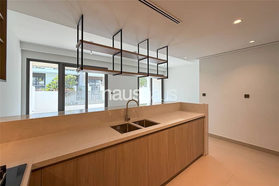 Amazing Location | Vacant | Light Finishing - Image 2