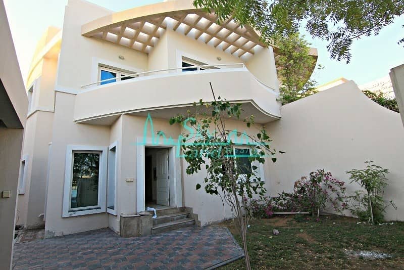 2 Beautiful 4 bed villa with private pool in Jumeirah 1