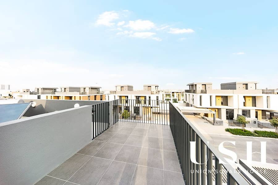 28 Balcony 3. jpg