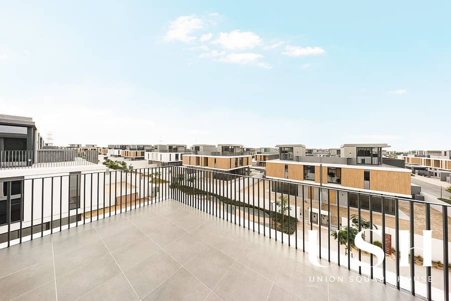 31 Balcony1. jpg