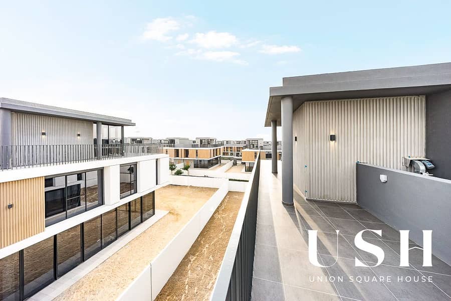 32 Balcony2. jpg