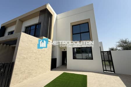 3 Bedroom Townhouse for Sale in Yas Island, Abu Dhabi - Corner unit |Brand New |Close to Amenities 3 Bedroom Townhouse for Sale in Yas Island, Abu Dhabi - Corner unit |Brand New |Close to Amenities