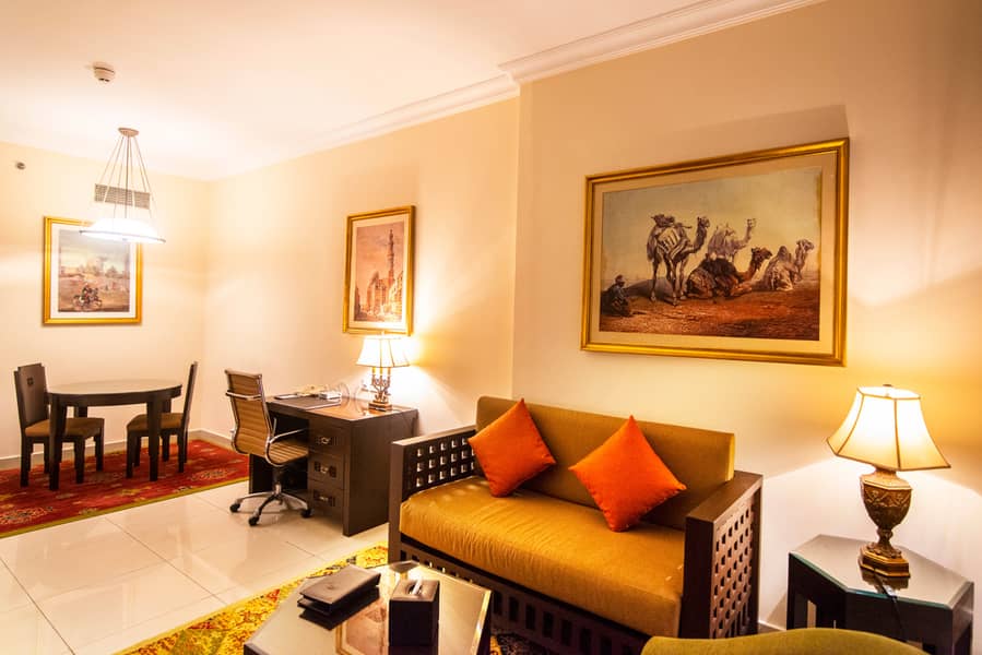 3 MERCURE DUBAI Living Room 006. jpg