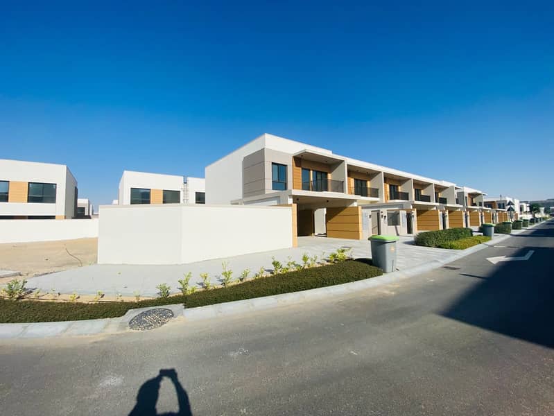Brand New Luxury Corner Villa | 5 Master Bedrooms + Guest Room | Prime Location Near Entrance | Plot Size: 5,660 Sq. Ft Corner - Image 3