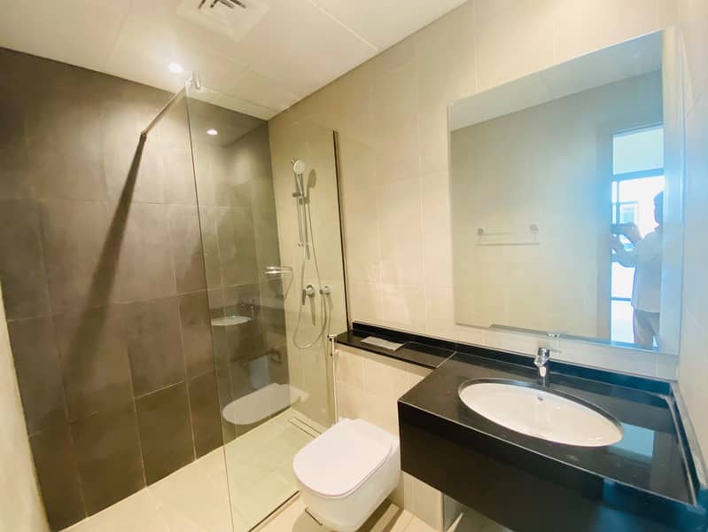 Brand New Luxury Corner Villa | 5 Master Bedrooms + Guest Room | Prime Location Near Entrance | Plot Size: 5,660 Sq. Ft Corner - Image 27